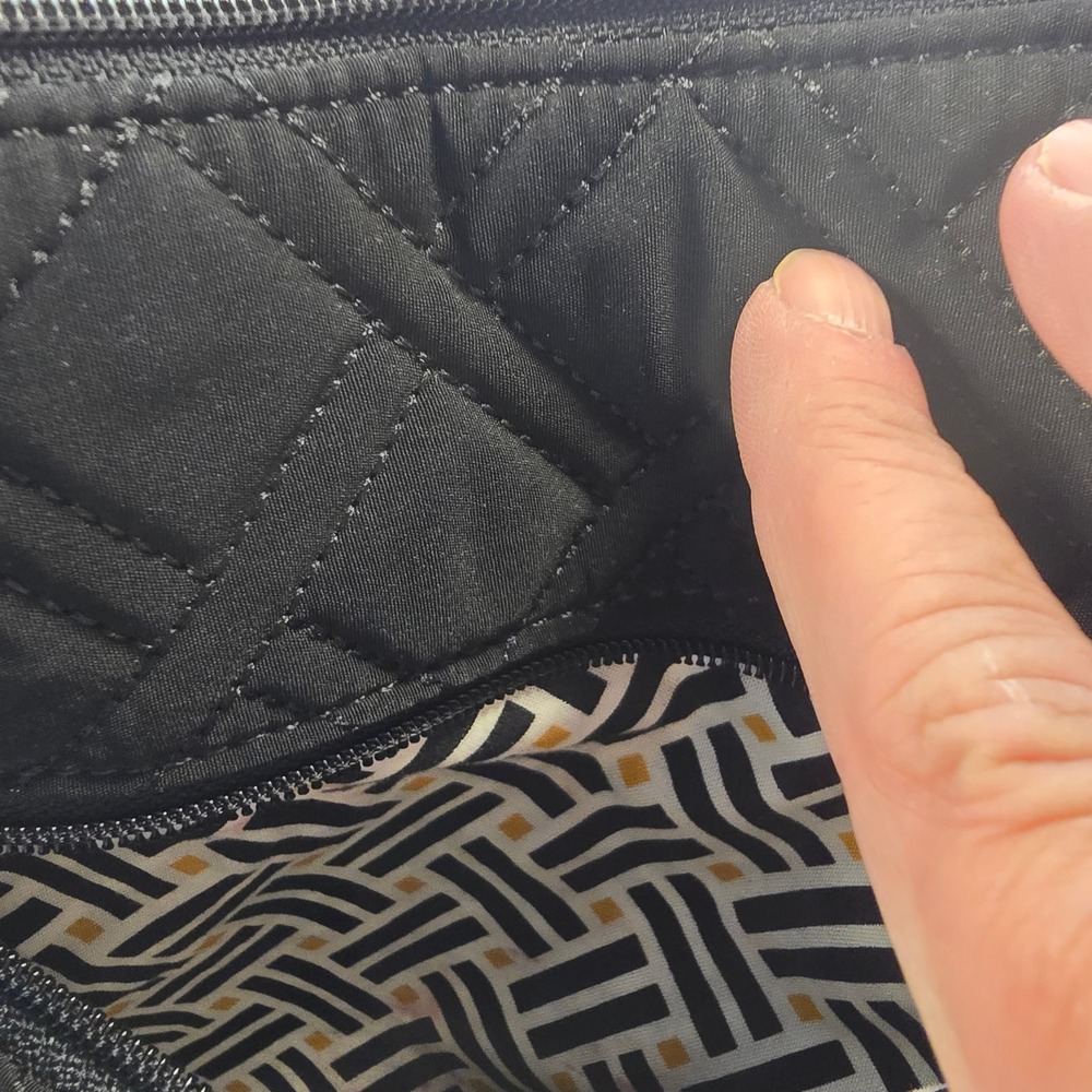 Vera‎ Bradley Black Quilted Microfiber Crossbody Bag Adjustable Strap Zip Pocket - Picture 7 of 7